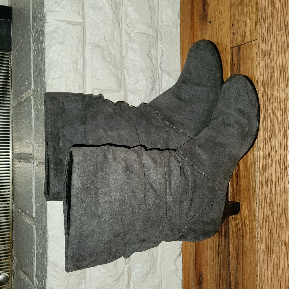Gray suede, slouchy boots, great condition!